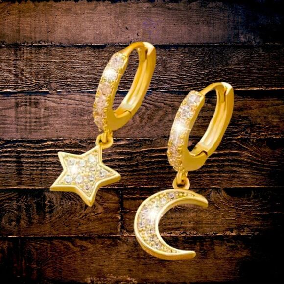 NEW Star and Moon gold hoop earrings NWT - Picture 1 of 1